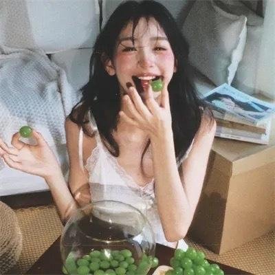 白色,红色与...